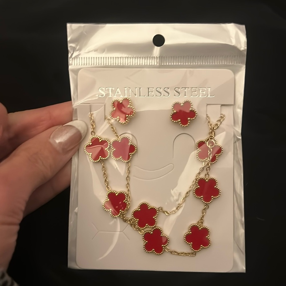 Three Piece Set Clover in Red